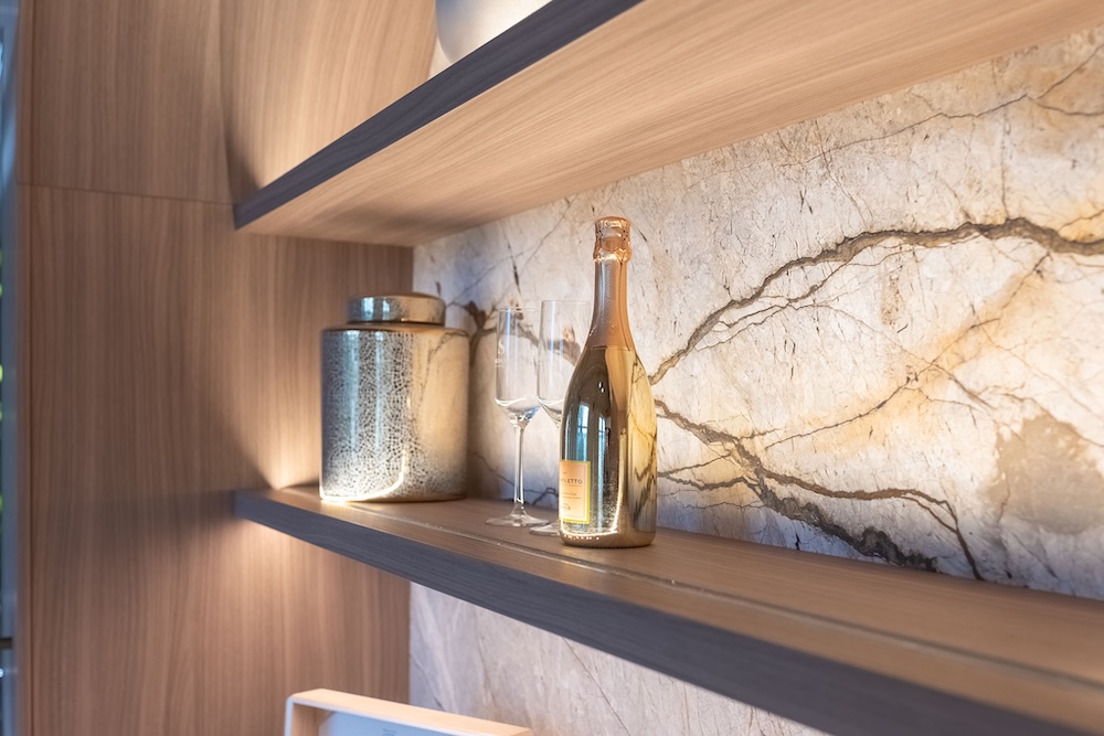 Foto Nieuw in de showroom van Tieleman: Exclusieve maatwerk keuken FotoNieuw in de showroom van Tieleman: Exclusieve maatwerk keuken